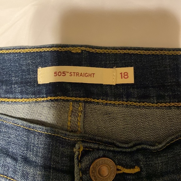 NWT LEVI STRAUSS & CO 505 STRAIGHT MID RISE EASY THROUGH HIP AND THIGH JEAN - Picture 3 of 11